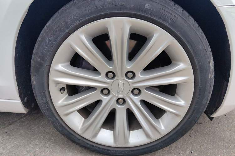 Used Cadillac ATS-L 2017 28T Tech Edition Right Front Wheel Hub