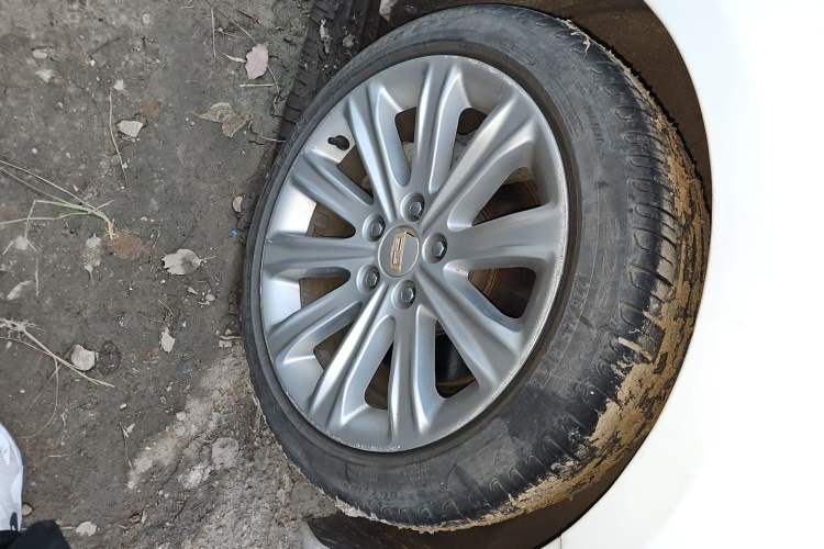 Used Cadillac ATS-L 2017 28T Fashion Edition Right Front Wheel Hub