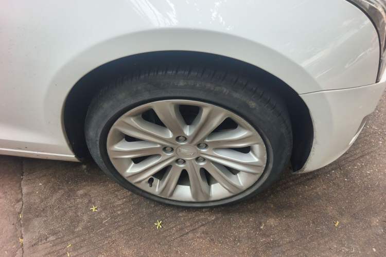 Used Cadillac ATS-L 2017 28T Tech Edition Right Front Wheel Hub