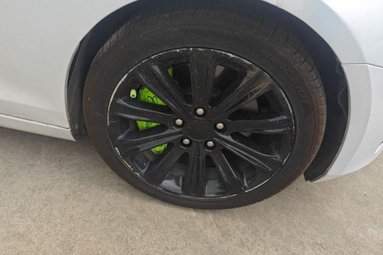 Used Cadillac ATS-L 2017 28T Tech Edition Right Front Wheel Hub