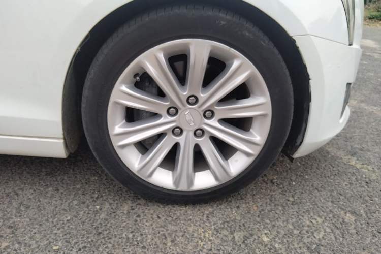 Used Cadillac ATS-L 2017 28T Fashion Edition Right Front Wheel Hub