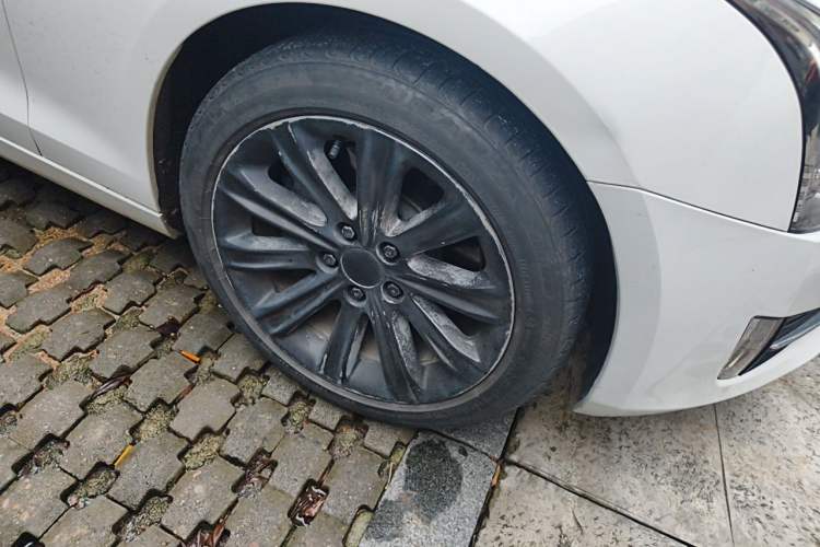 Used Cadillac ATS-L 2017 28T Tech Edition Right Front Wheel Hub