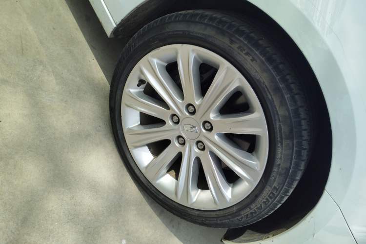 Used Cadillac ATS-L 2017 28T Tech Edition Right Front Wheel Hub