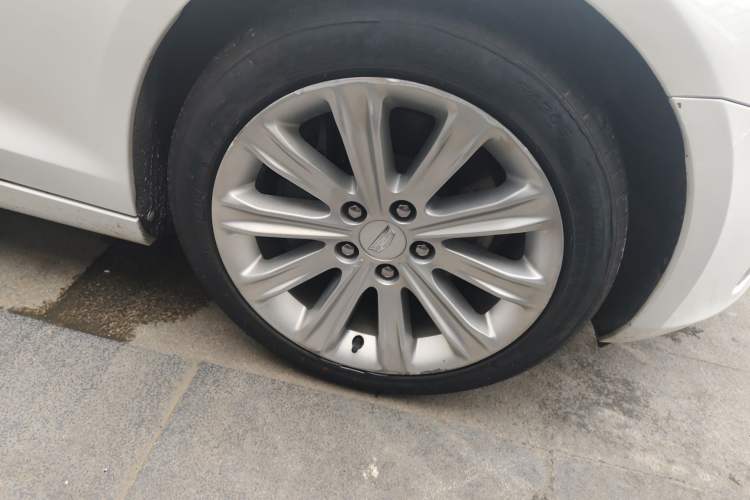 Used Cadillac ATS-L 2017 28T Tech Edition Right Front Wheel Hub