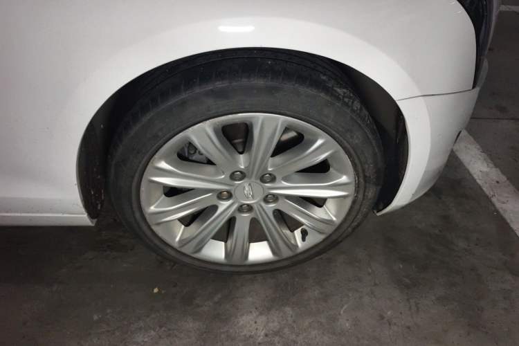 Used Cadillac ATS-L 2017 28T Tech Edition Right Front Wheel Hub