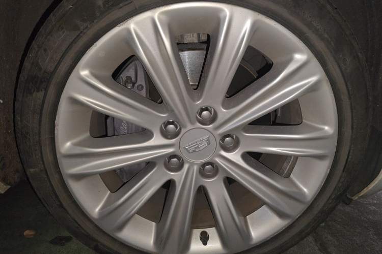 Used Cadillac ATS-L 2017 28T Tech Edition Right Front Wheel Hub