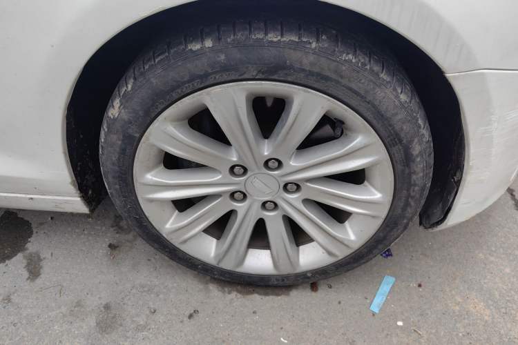 Used Cadillac ATS-L 2017 28T Tech Edition Right Front Wheel Hub