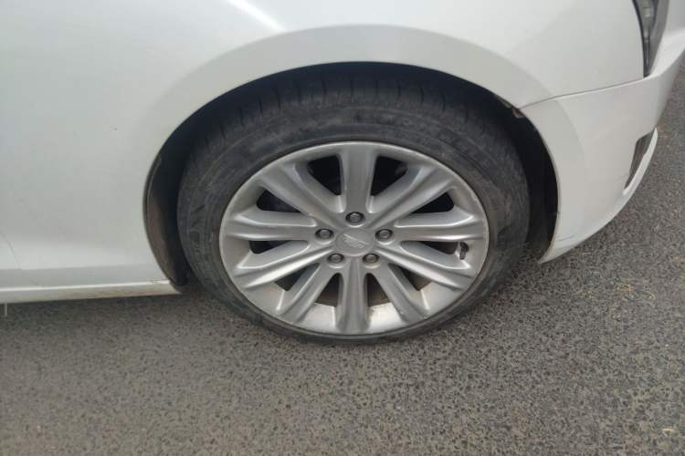 Used Cadillac ATS-L 2017 28T Tech Edition Right Front Wheel Hub