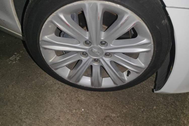 Used Cadillac ATS-L 2017 28T Fashion Edition Right Front Wheel Hub