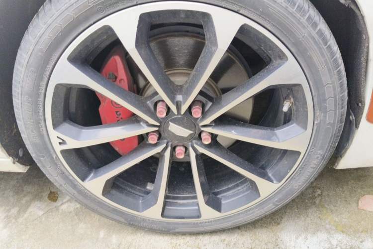 Used Cadillac ATS-L 2017 28T Tech Edition Right Front Wheel Hub