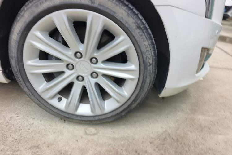 Used Cadillac ATS-L 2017 28T Tech Edition Right Front Wheel Hub