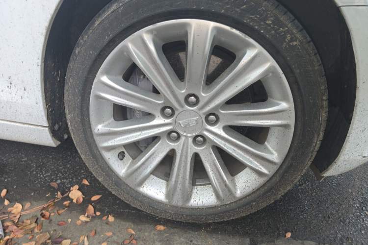 Used Cadillac ATS-L 2017 28T Tech Edition Right Front Wheel Hub