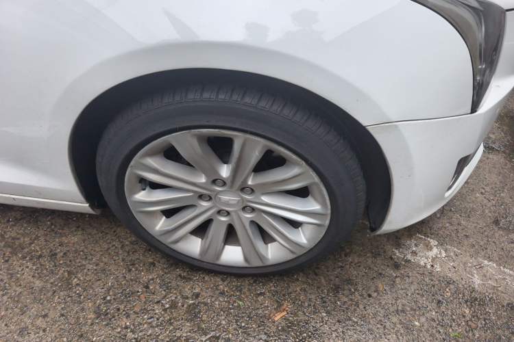 Used Cadillac ATS-L 2017 28T Tech Edition Right Front Wheel Hub