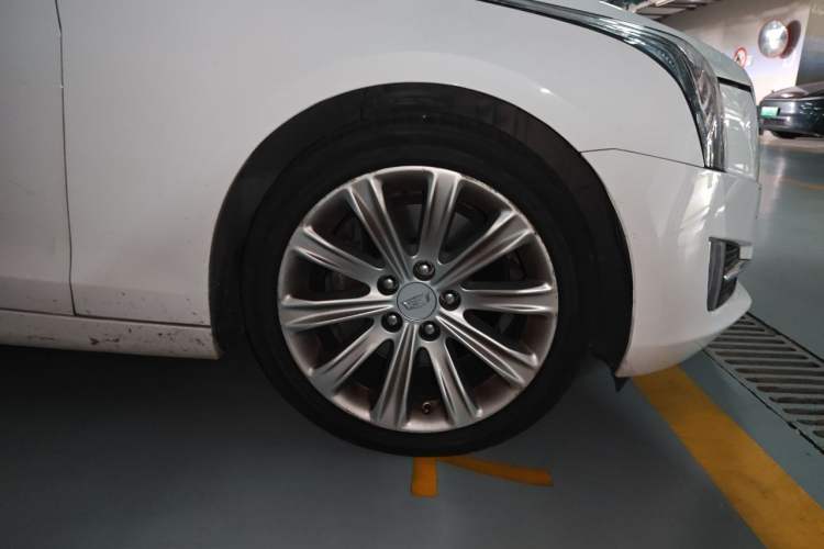 Used Cadillac ATS-L 2017 28T Tech Edition Right Front Wheel Hub