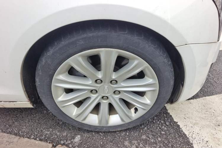 Used Cadillac ATS-L 2017 28T Tech Edition Right Front Wheel Hub