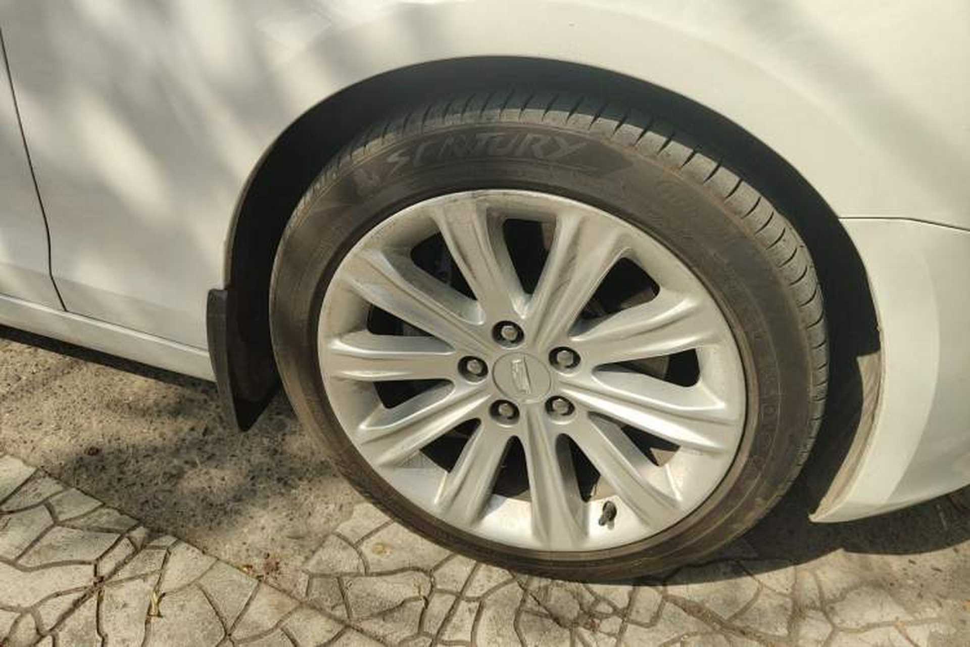 Used Cadillac ATS-L 2017 28T Tech Edition Right Front Wheel Hub