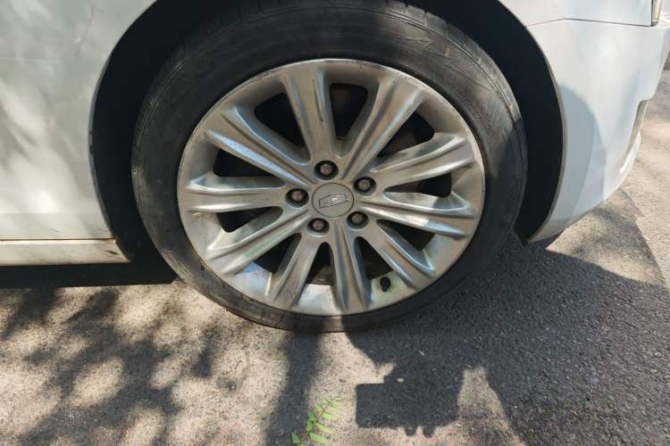 Used Cadillac ATS-L 2017 28T Tech Edition Right Front Wheel Hub