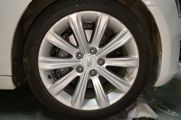 Used Cadillac ATS-L 2017 28T Tech Edition Right Front Wheel Hub