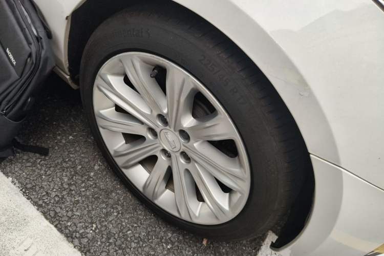 Used Cadillac ATS-L 2017 28T Tech Edition Right Front Wheel Hub