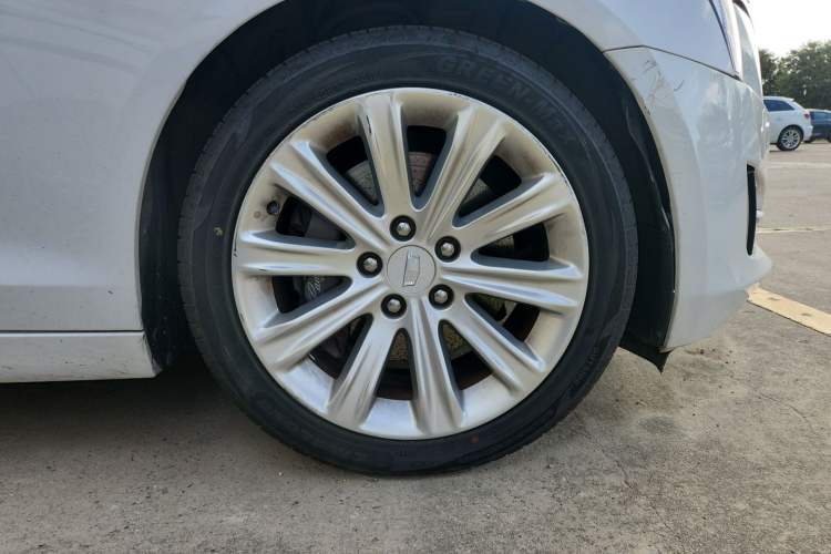 Used Cadillac ATS-L 2017 28T Tech Edition Right Front Wheel Hub