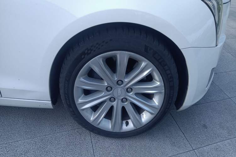 Used Cadillac ATS-L 2017 28T Tech Edition Right Front Wheel Hub