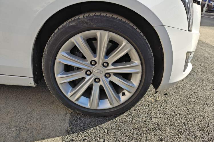 Used Cadillac ATS-L 2017 28T Tech Edition Right Front Wheel Hub
