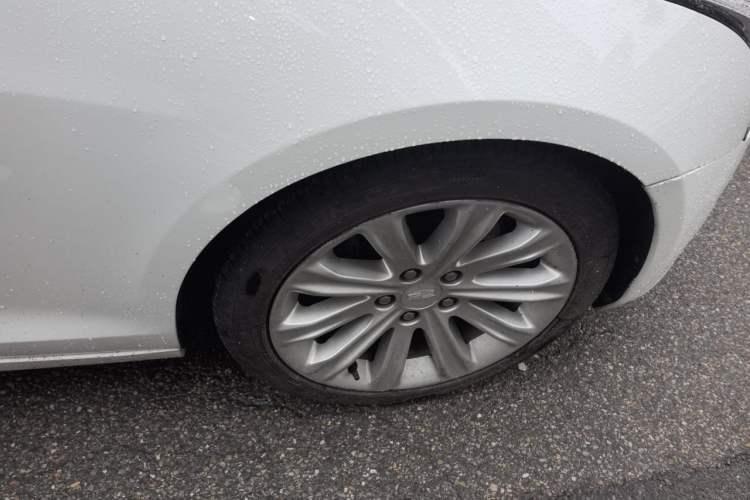 Used Cadillac ATS-L 2017 28T Tech Edition Right Front Wheel Hub