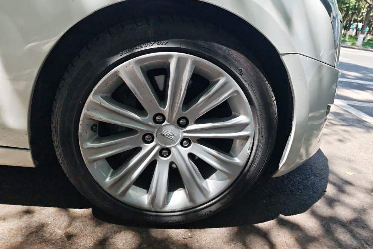 Used Cadillac ATS-L 2017 28T Tech Edition Right Front Wheel Hub