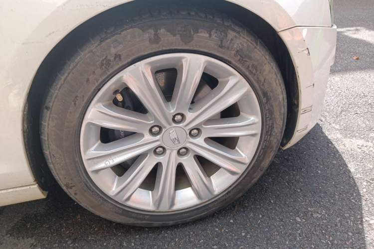 Used Cadillac ATS-L 2017 28T Tech Edition Right Front Wheel Hub
