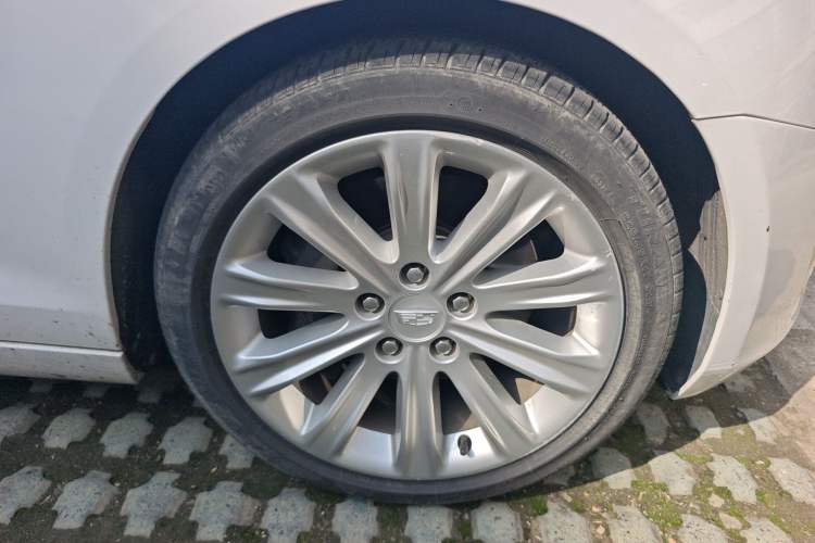 Used Cadillac ATS-L 2017 28T Tech Edition Right Front Wheel Hub