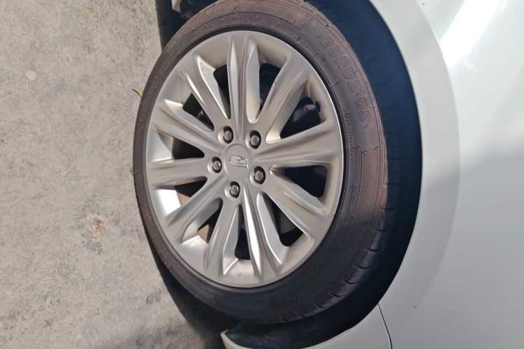 Used Cadillac ATS-L 2017 28T Tech Edition Right Front Wheel Hub