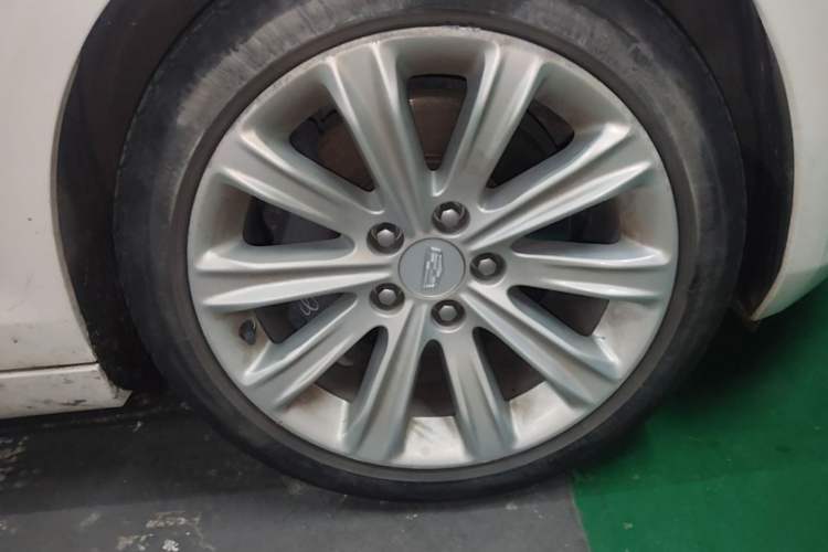 Used Cadillac ATS-L 2017 28T Tech Edition Right Front Wheel Hub