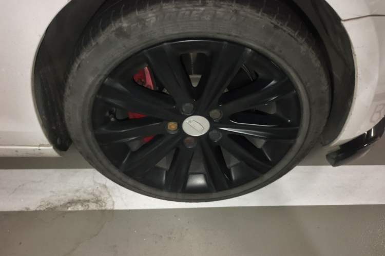 Used Cadillac ATS-L 2017 28T Tech Edition Right Front Wheel Hub