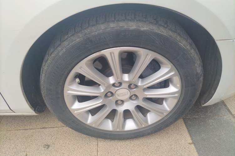 Used Cadillac ATS-L 2017 28T Tech Edition Right Front Wheel Hub