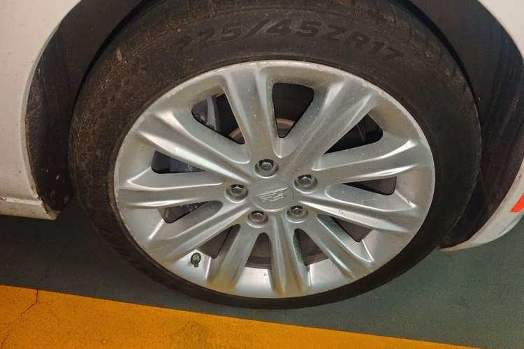 Used Cadillac ATS-L 2017 28T Tech Edition Right Front Wheel Hub