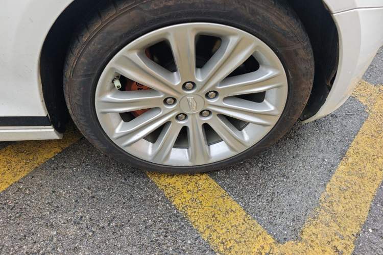 Used Cadillac ATS-L 2017 28T Tech Edition Right Front Wheel Hub