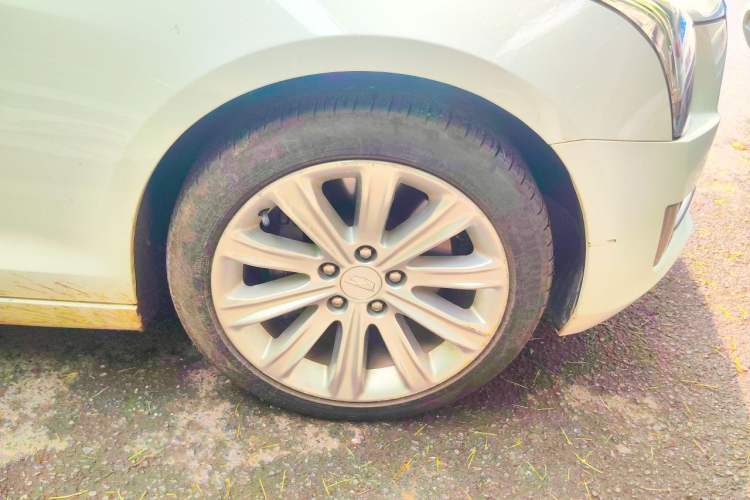 Used Cadillac ATS-L 2017 28T Tech Edition Right Front Wheel Hub