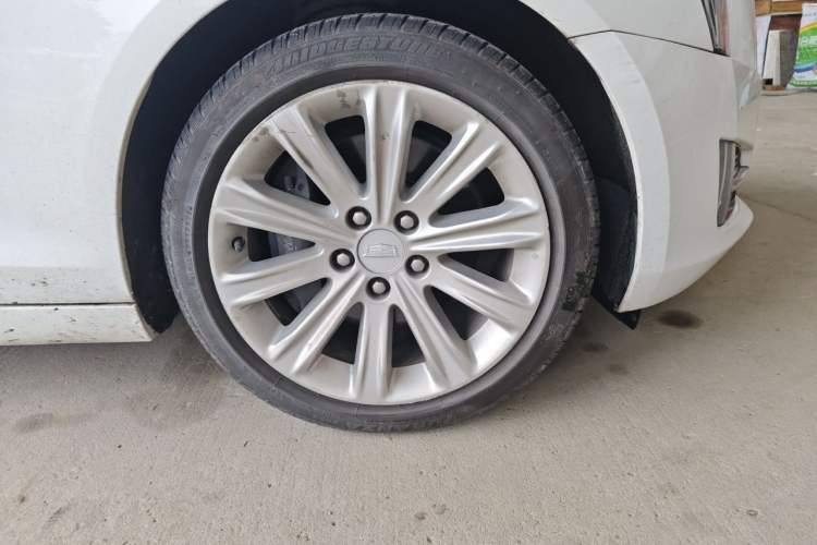 Used Cadillac ATS-L 2017 28T Tech Edition Right Front Wheel Hub