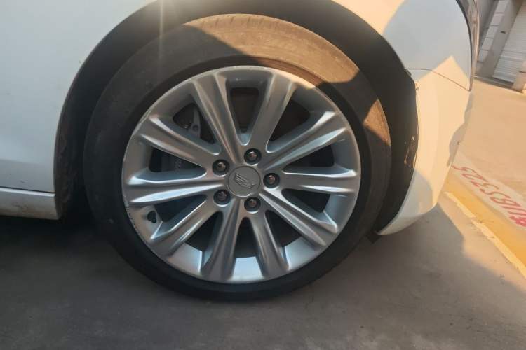 Used Cadillac ATS-L 2017 28T Tech Edition Right Front Wheel Hub