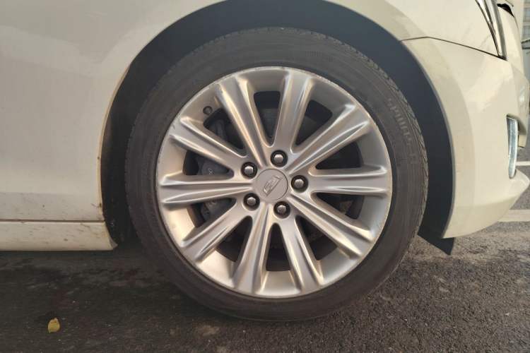 Used Cadillac ATS-L 2017 28T Tech Edition Right Front Wheel Hub