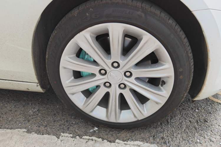 Used Cadillac ATS-L 2017 28T Tech Edition Right Front Wheel Hub