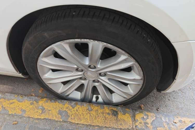 Used Cadillac ATS-L 2017 28T Fashion Edition Right Front Wheel Hub