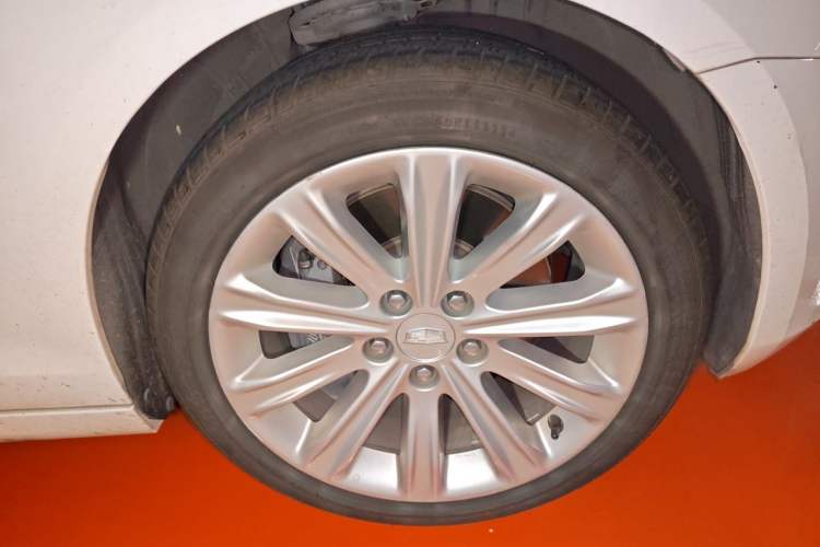 Used Cadillac ATS-L 2017 28T Tech Edition Right Front Wheel Hub