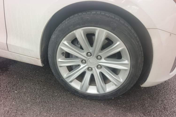 Used Cadillac ATS-L 2017 28T Tech Edition Right Front Wheel Hub