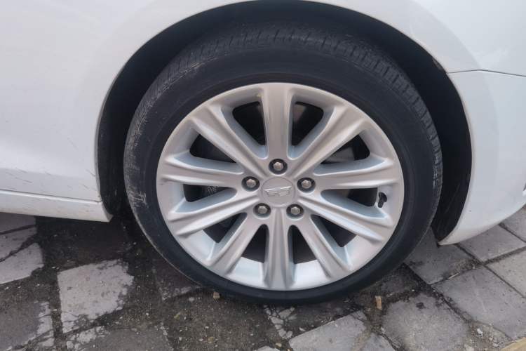 Used Cadillac ATS-L 2017 28T Tech Edition Right Front Wheel Hub