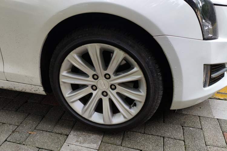 Used Cadillac ATS-L 2017 28T Tech Edition Right Front Wheel Hub
