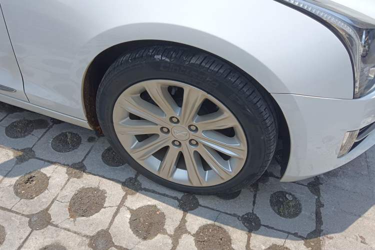 Used Cadillac ATS-L 2017 28T Fashion Edition Right Front Wheel Hub