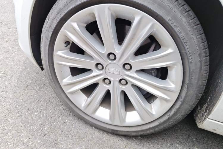 Used Cadillac ATS-L 2017 28T Tech Edition Right Front Wheel Hub