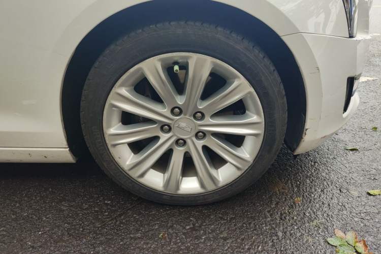 Used Cadillac ATS-L 2017 28T Tech Edition Right Front Wheel Hub