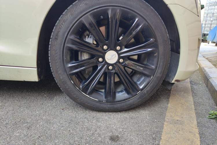 Used Cadillac ATS-L 2017 28T Tech Edition Right Front Wheel Hub